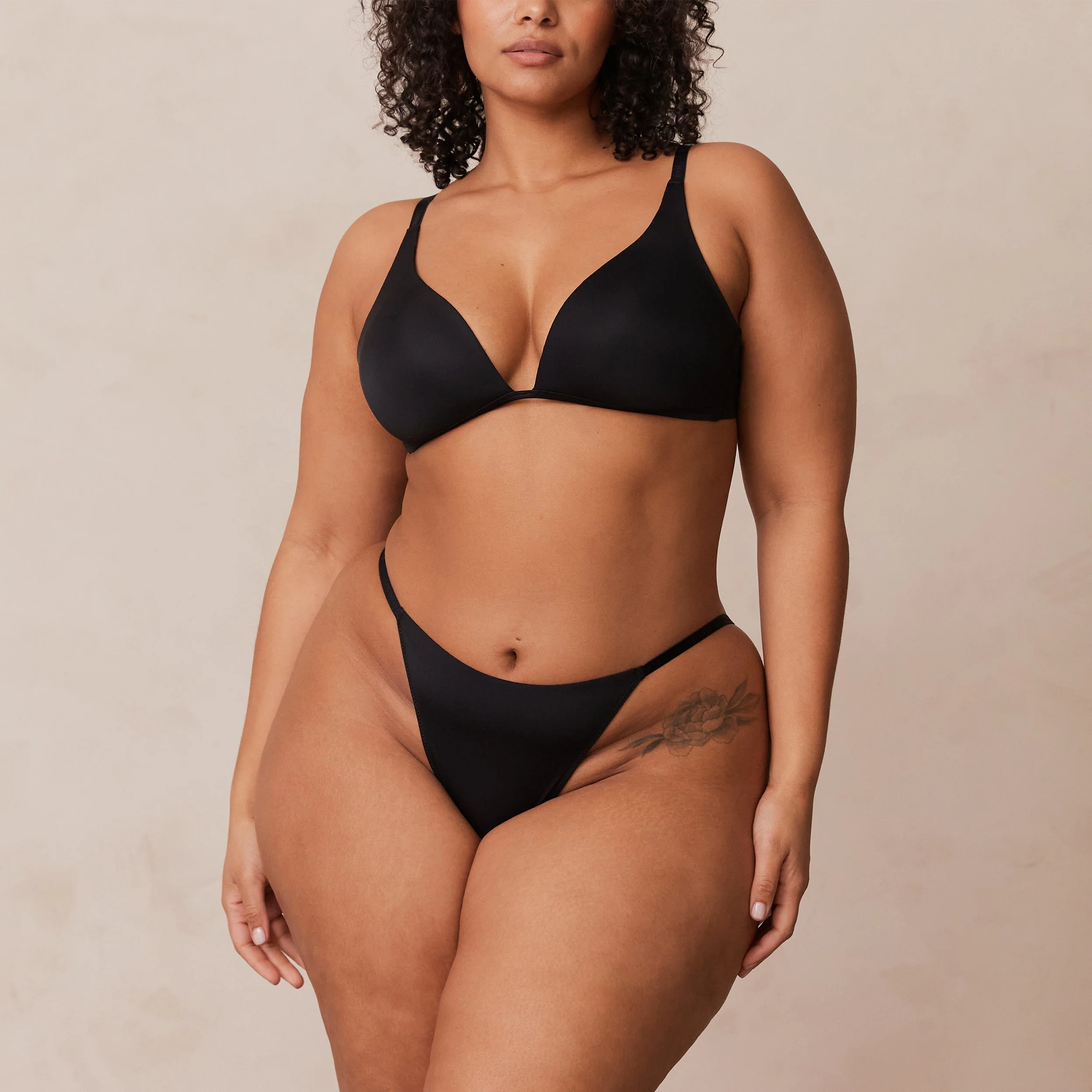 Light Non-wire Plunge T-shirt Bra - Black - Image 19