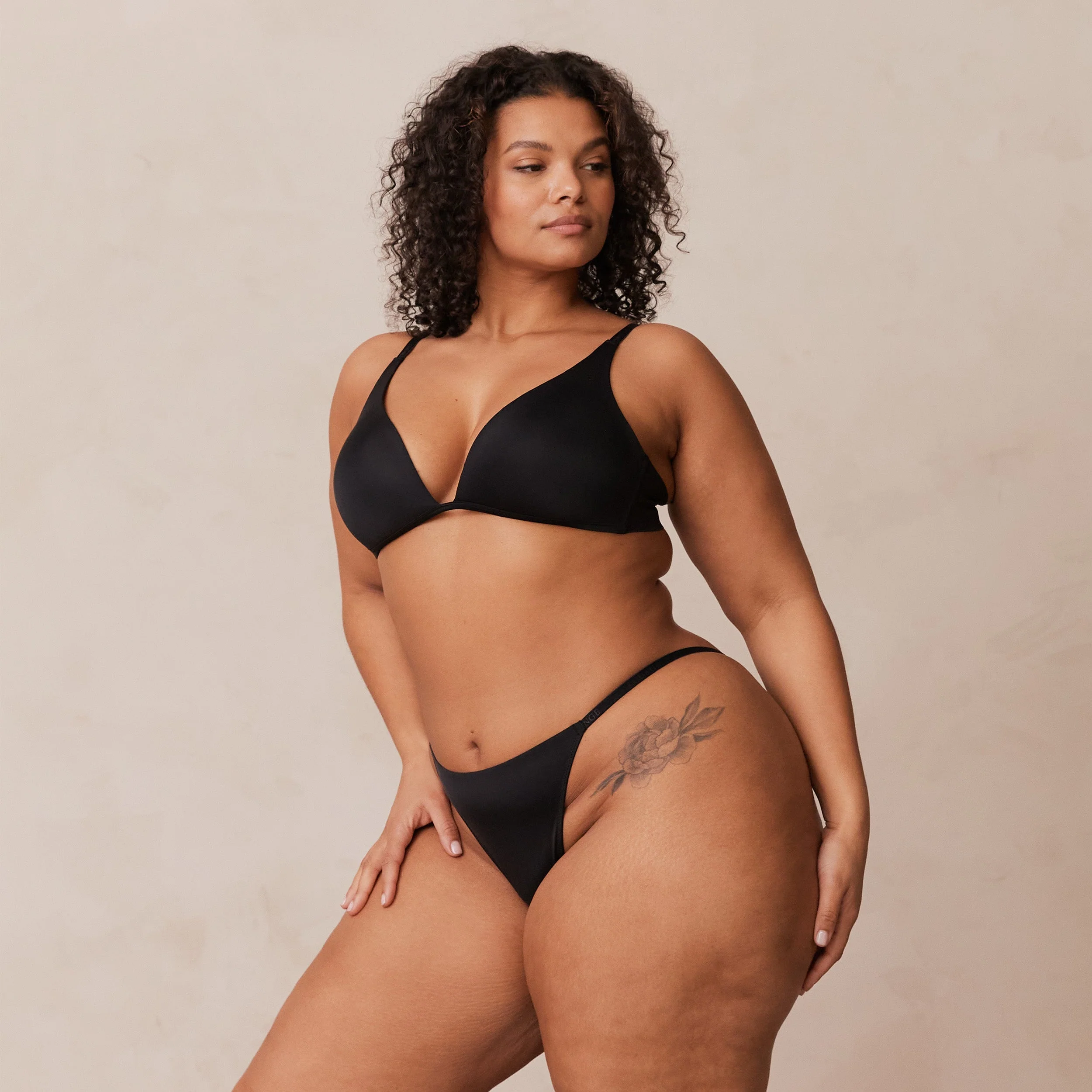 Light Non-wire Plunge T-shirt Bra - Black - Image 23