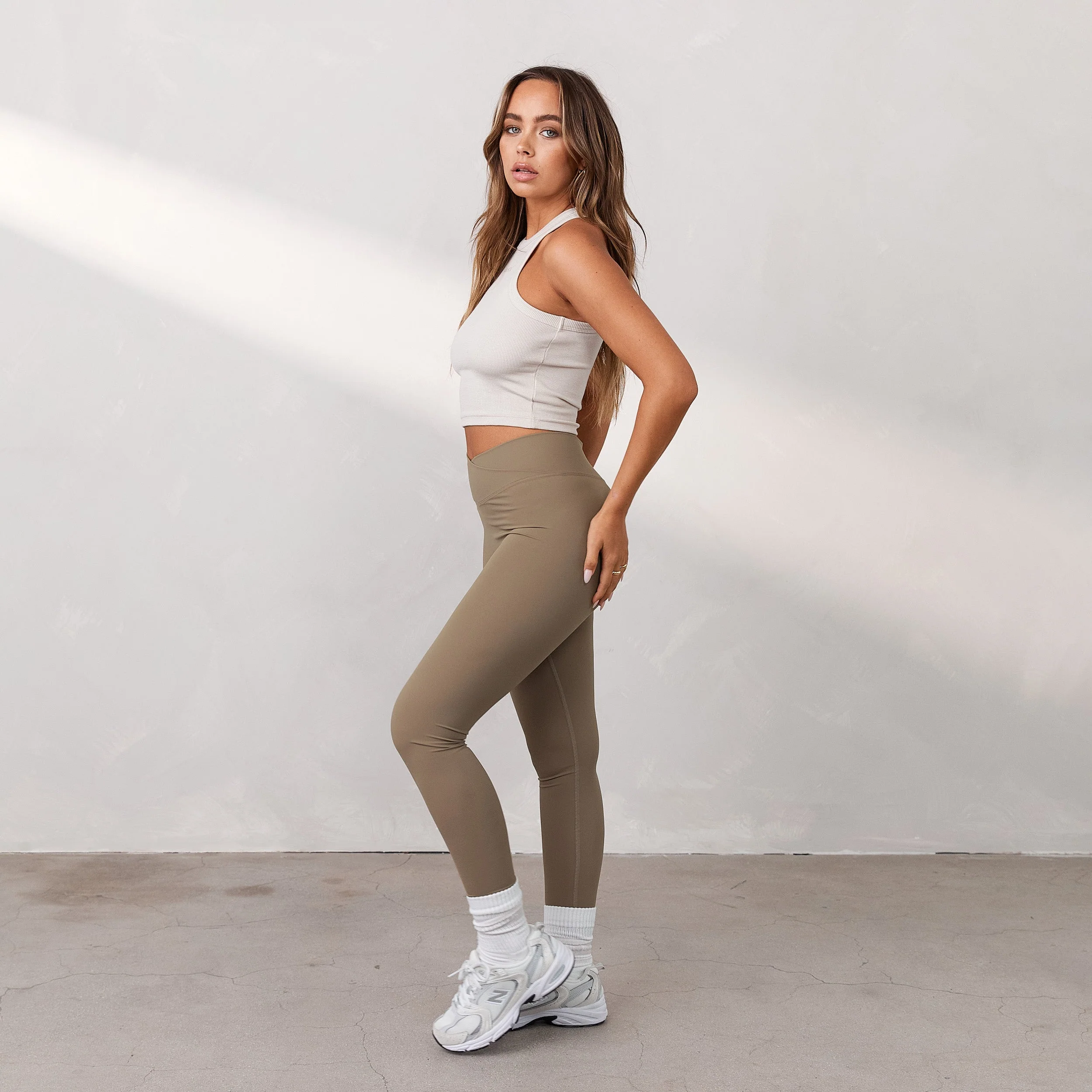 Silhouette Crossover Leggings - Dune - Image 7